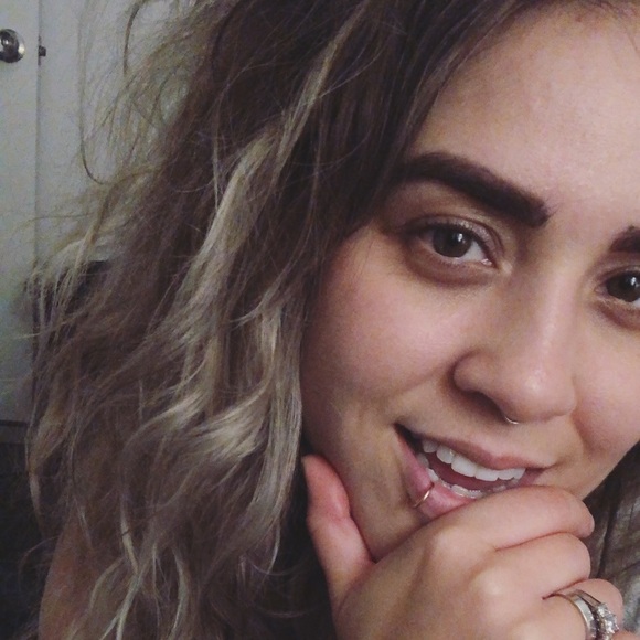 Meet your Posher, Ash - Picture 1 of 1